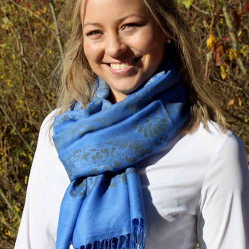 Trachtentuch zur weißen Bluse. Elegante Trachtenaccessoires für Damen im Online-Shop erhältlich